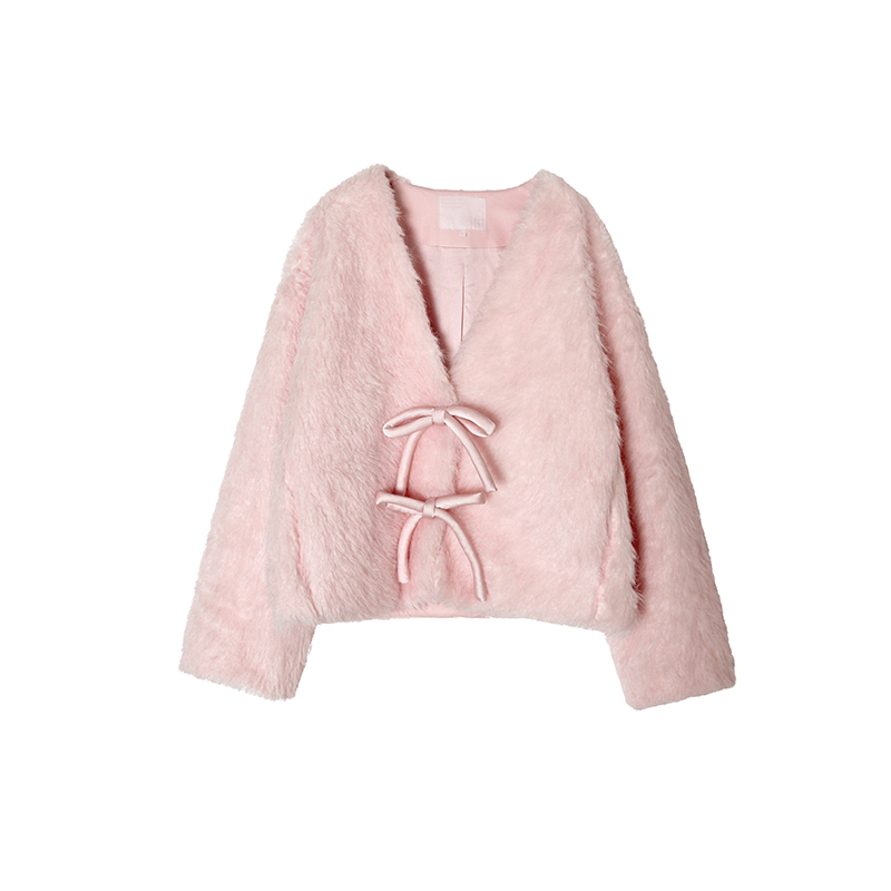 Three-Dimensional Bow Fur Coat