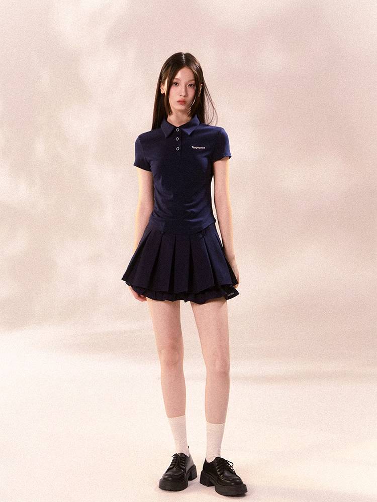 Short sleeve polo shirt and pleated skirt