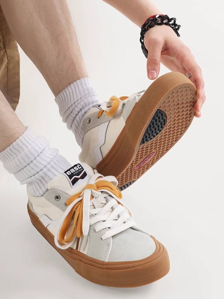 Casual canvas shoes