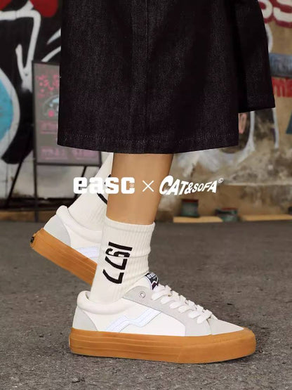 Casual canvas shoes