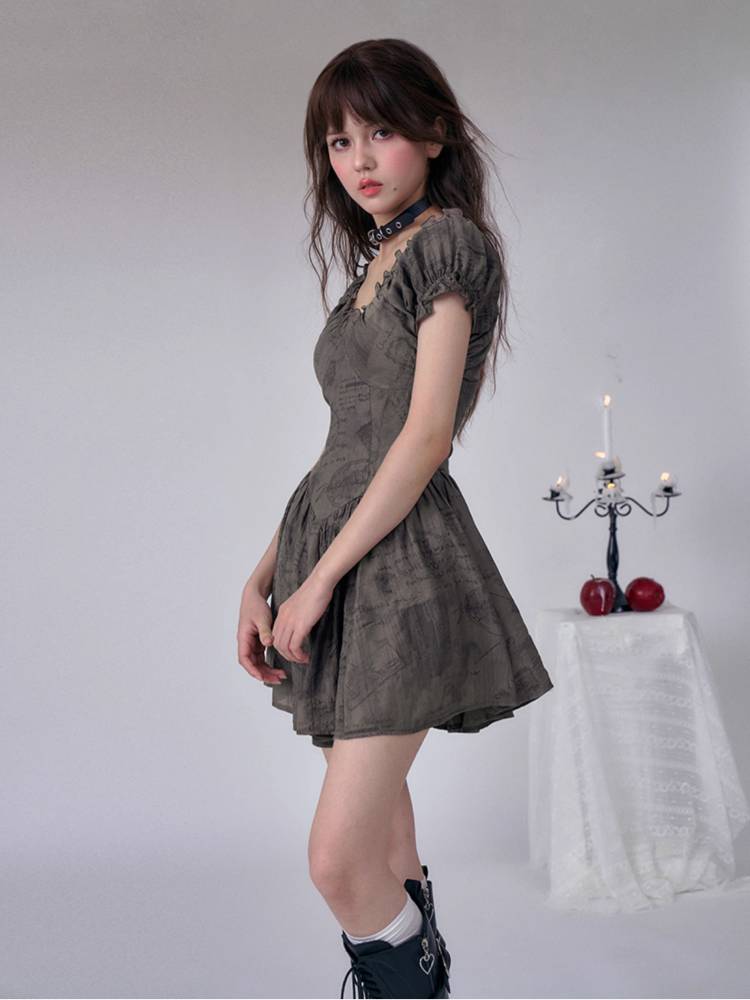 Cool V-neck pleated dress