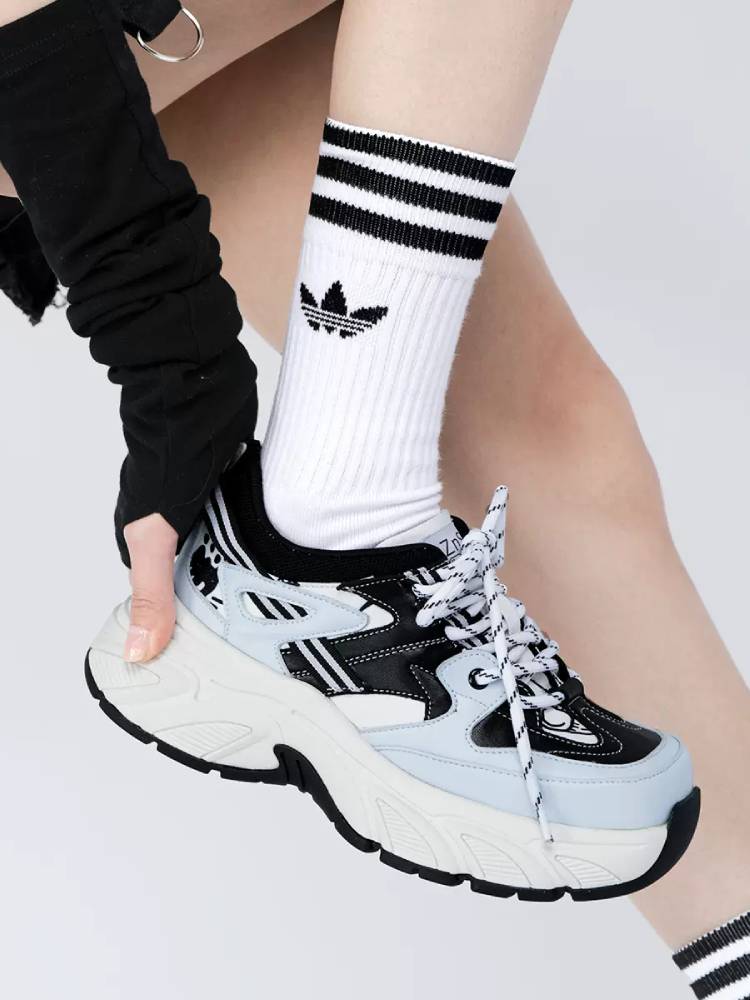 Casual sports shoes