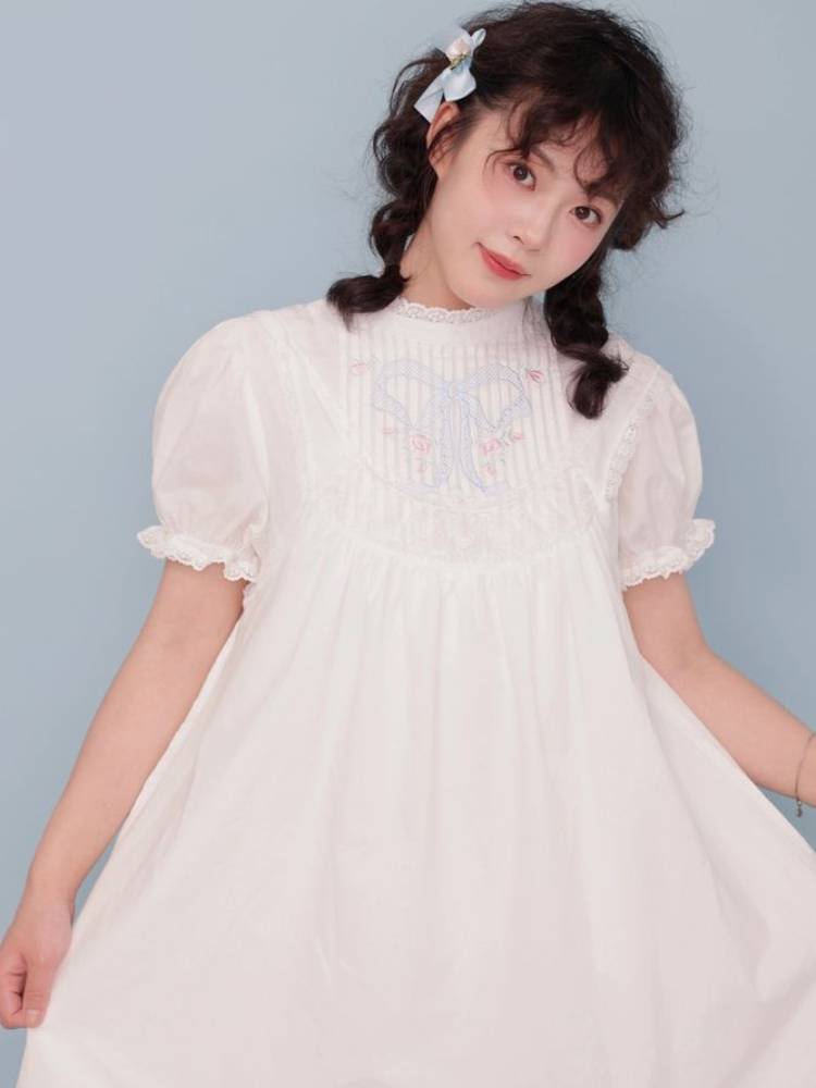 Antique girly pleated embroidery white dress