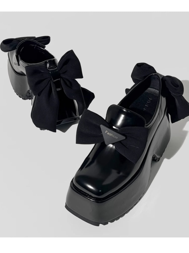 Removable bow tie shoes