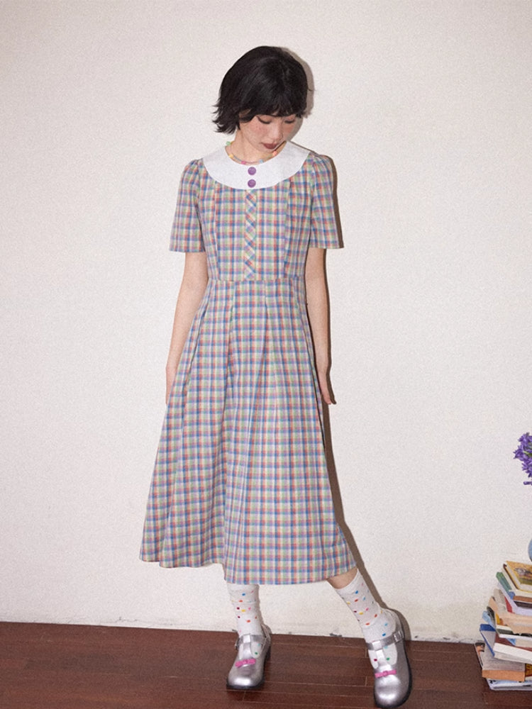 Round neck pleated dress