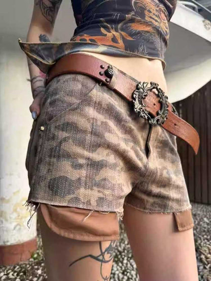 Camouflage low rise shorts