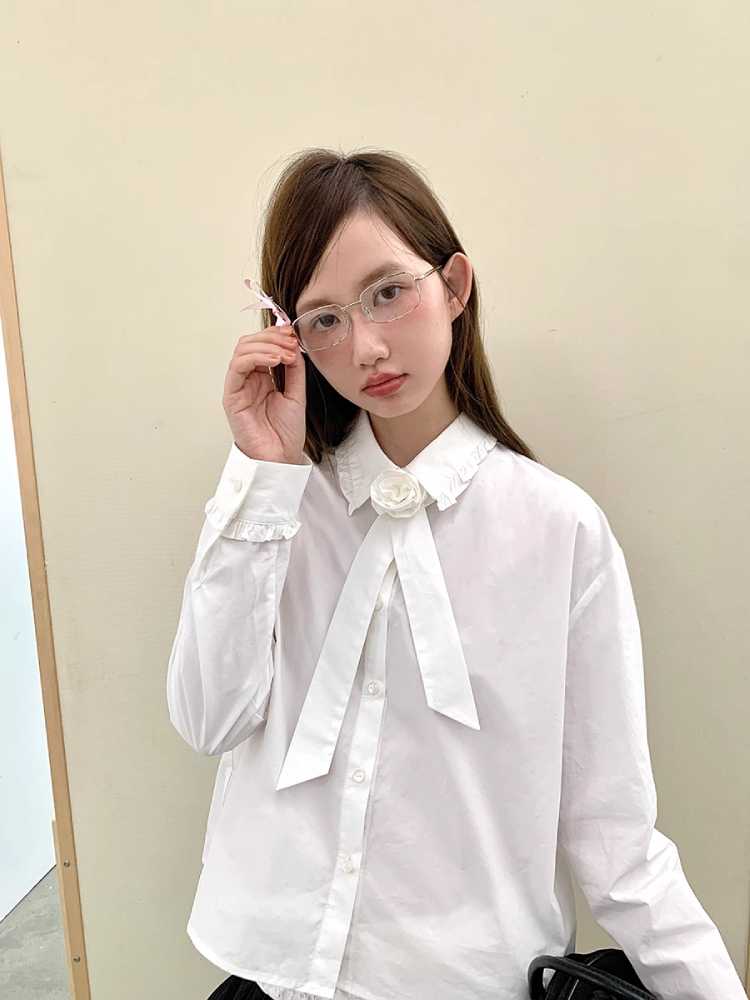 Tie white shirt