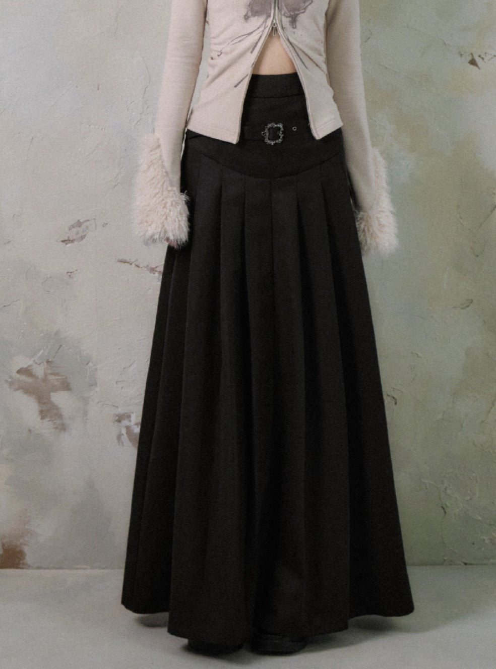 Long A-line high-waisted pleated skirt