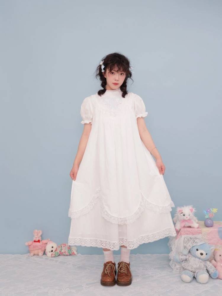 Antique girly pleated embroidery white dress