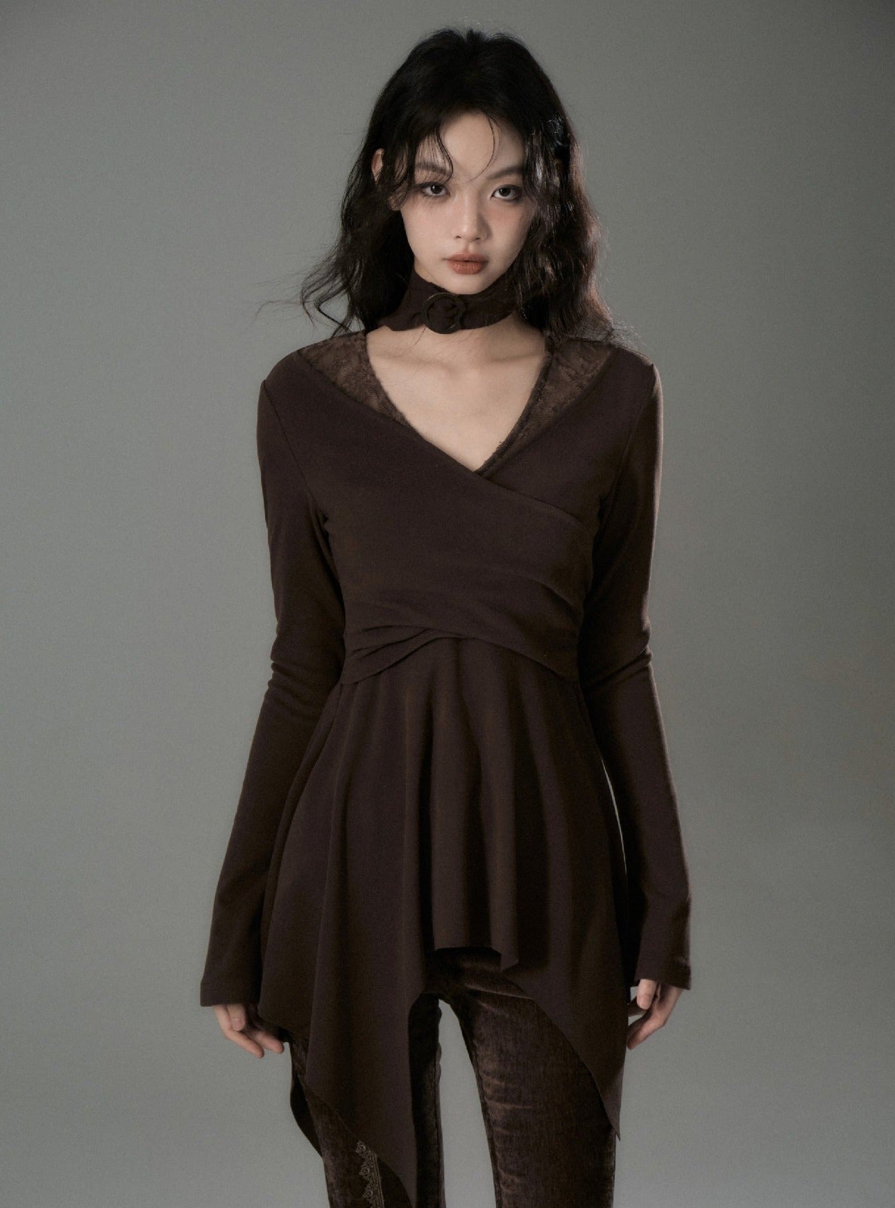 Long-sleeved slim V-neck top