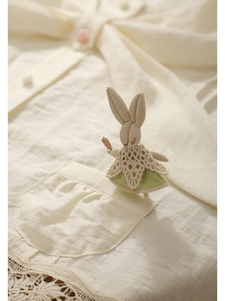 Bunny embroidery brooch