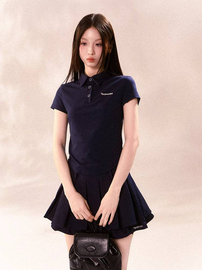 Short sleeve polo shirt and pleated skirt