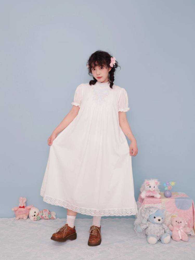 Antique girly pleated embroidery white dress