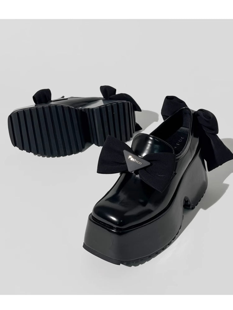 Removable bow tie shoes