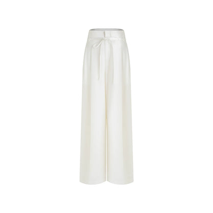 Weiße Bindegürtel Weite Hose