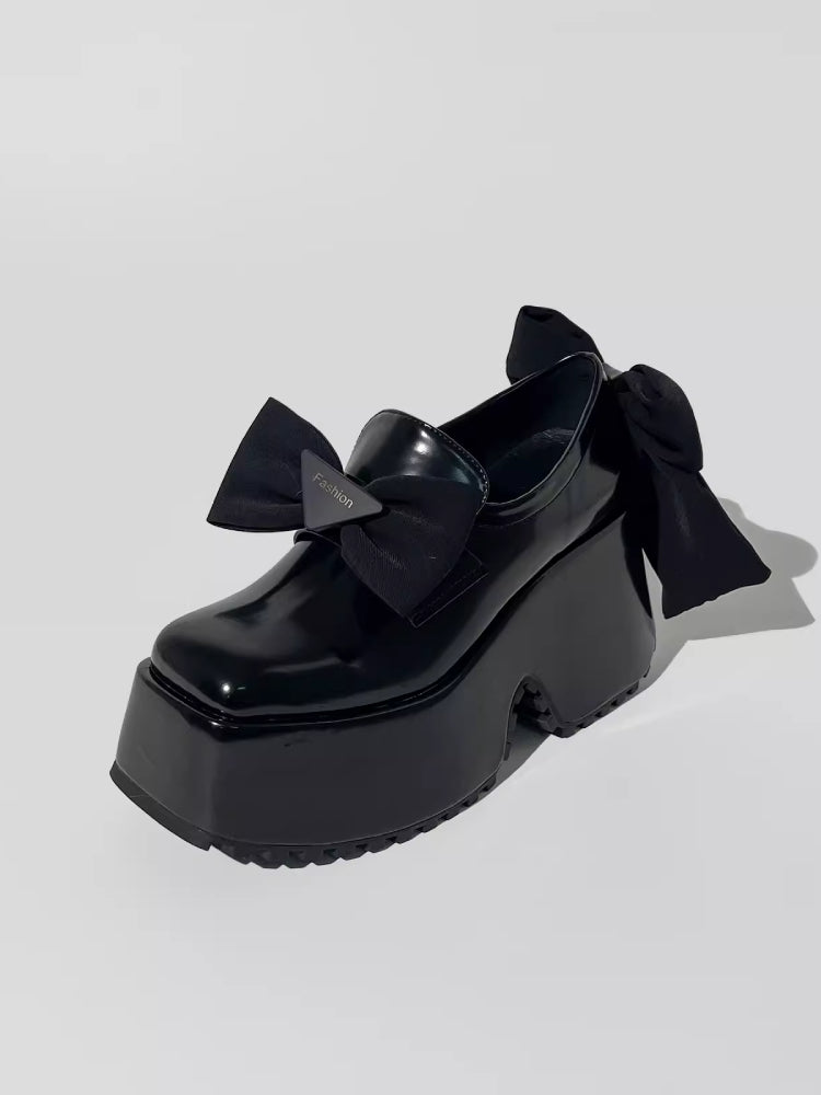 Removable bow tie shoes