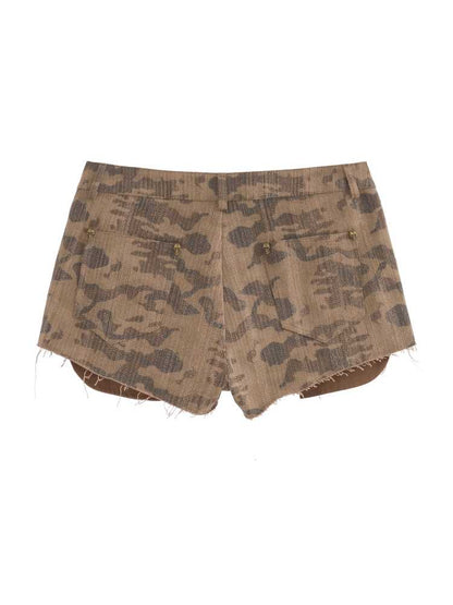 Camouflage low rise shorts