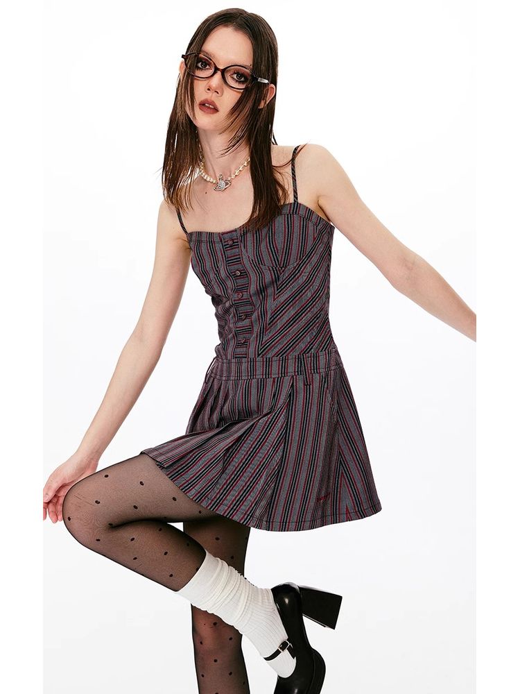 College style suspender skirt