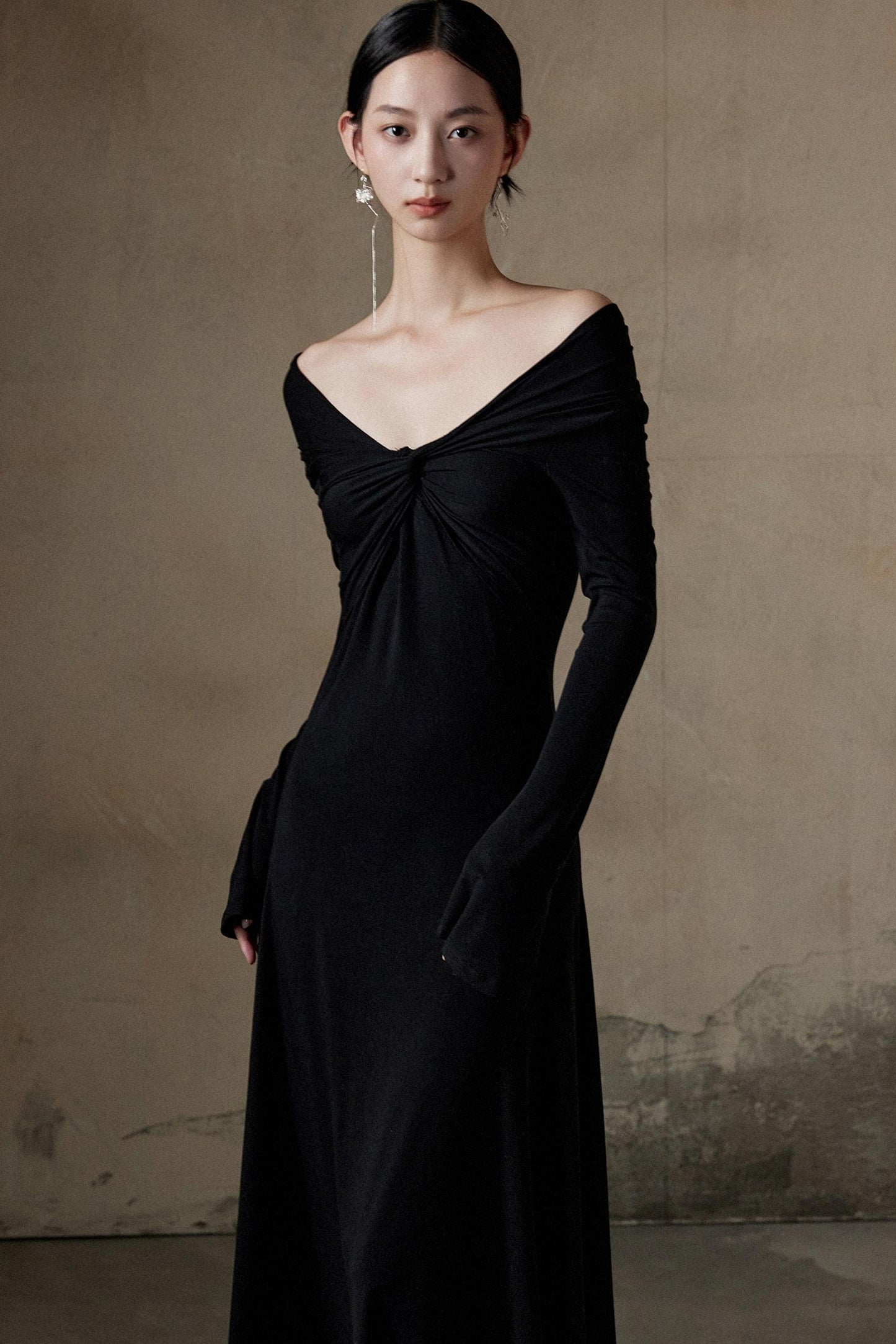 V-Neck Black Twist Long Sleeve Knit Dress