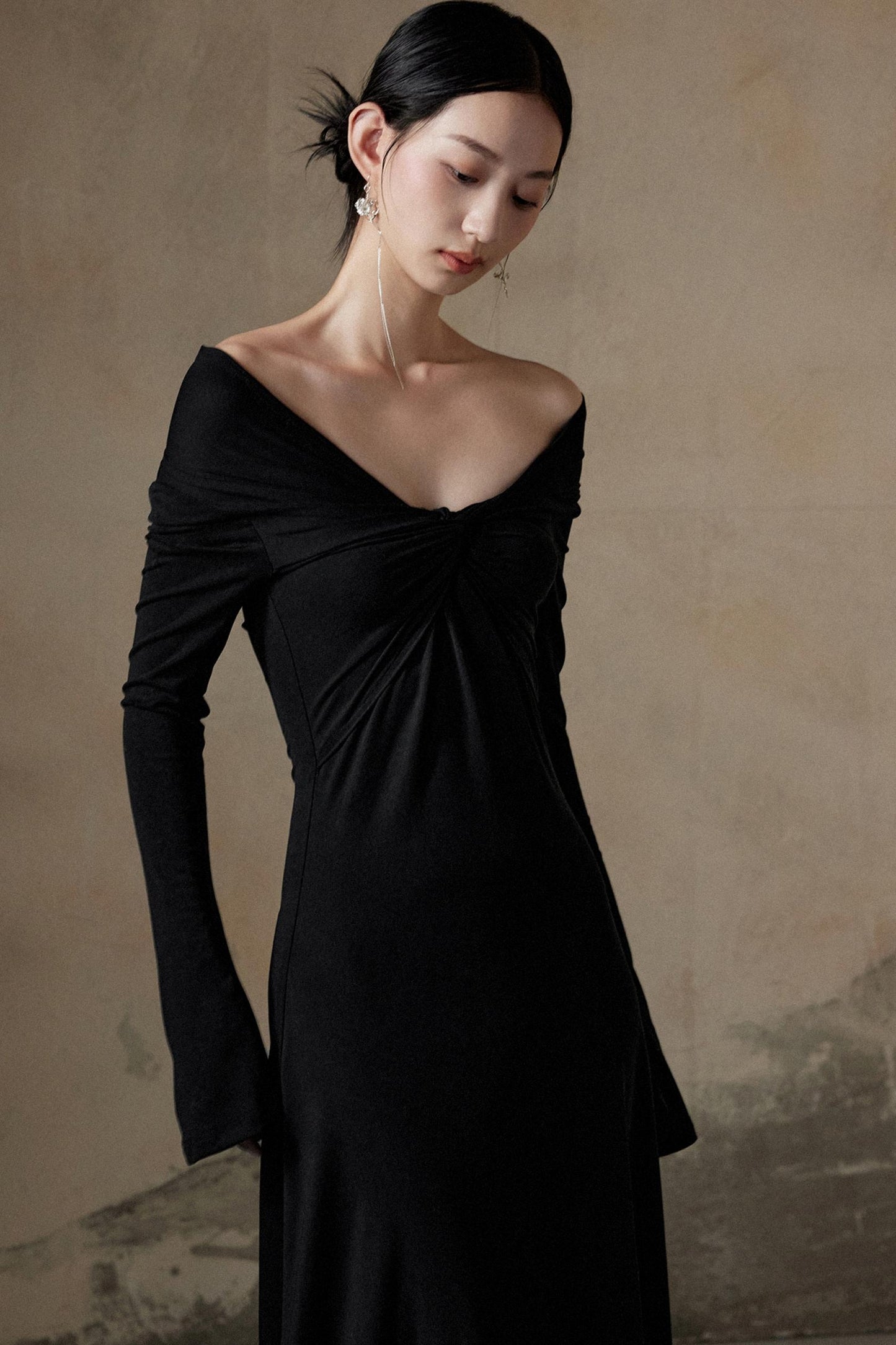 V-Neck Black Twist Long Sleeve Knit Dress