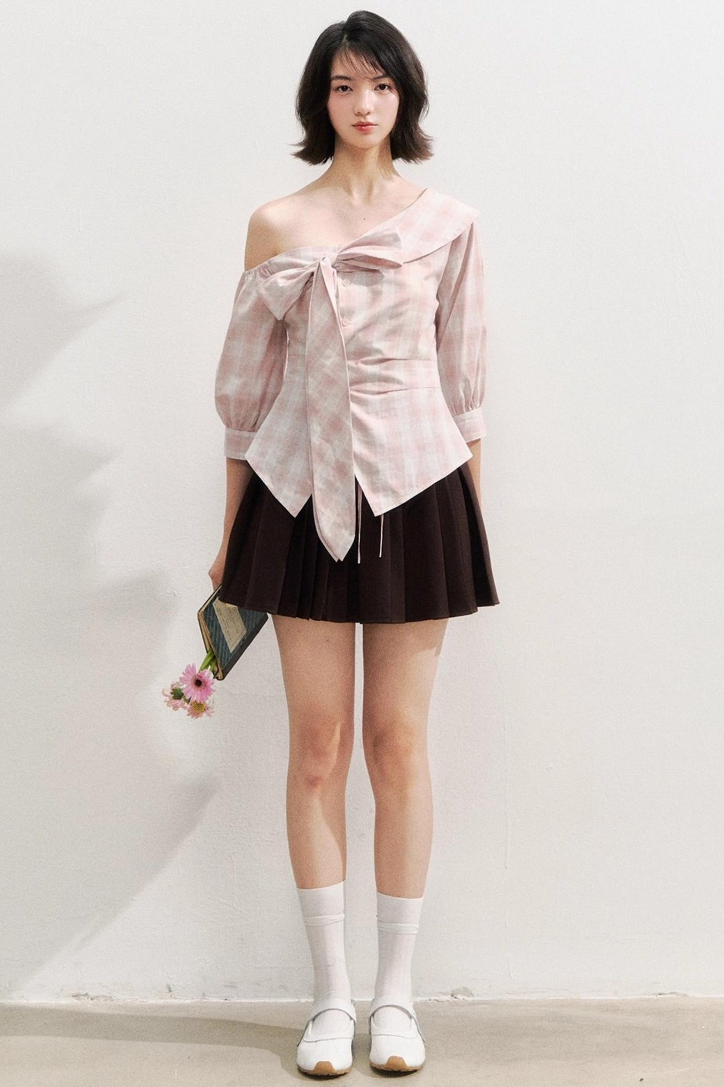 Kariertes One-Shoulder-Taillen-Shirt mit Schleife