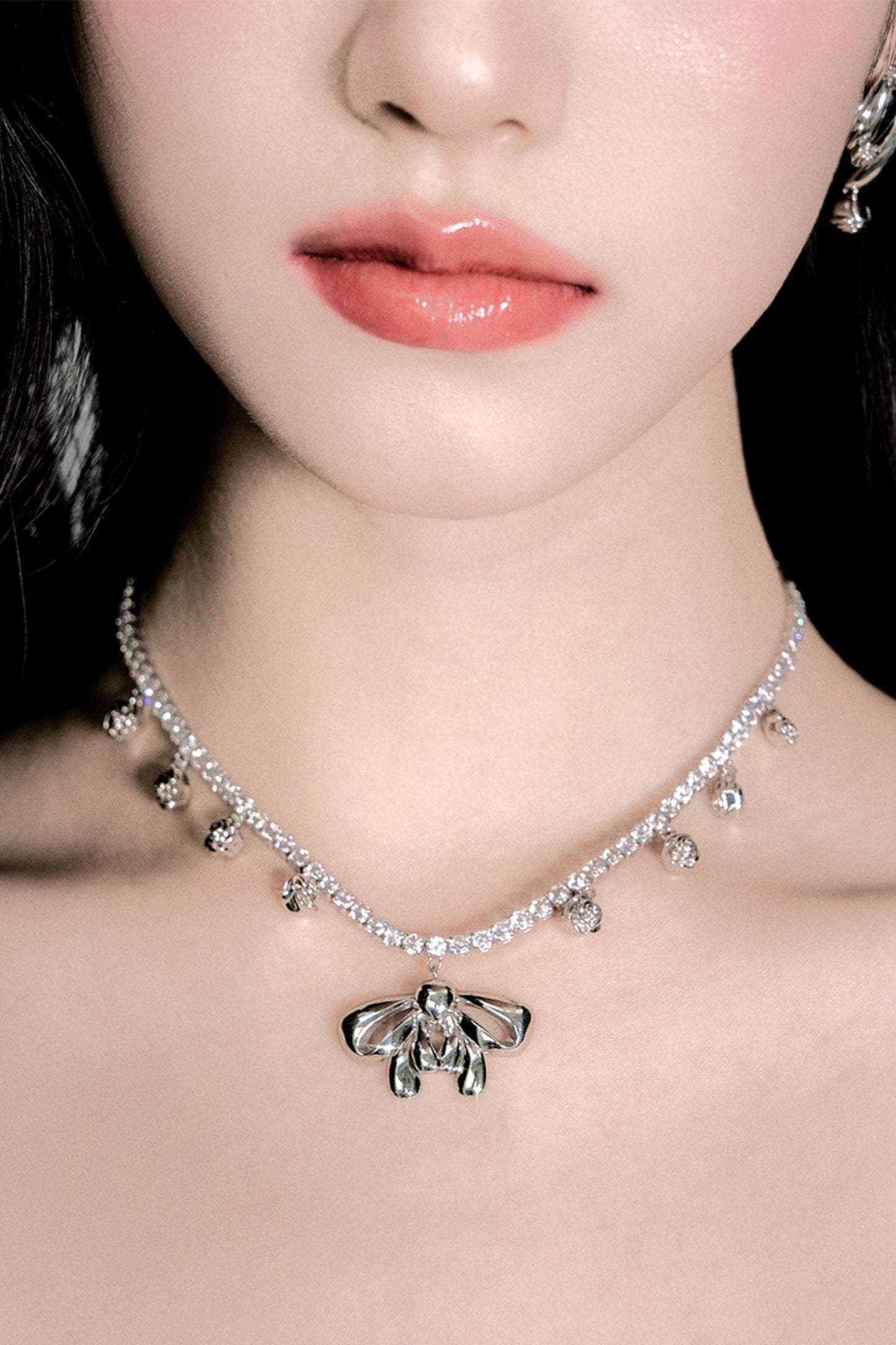 Zirconia Bow Necklace