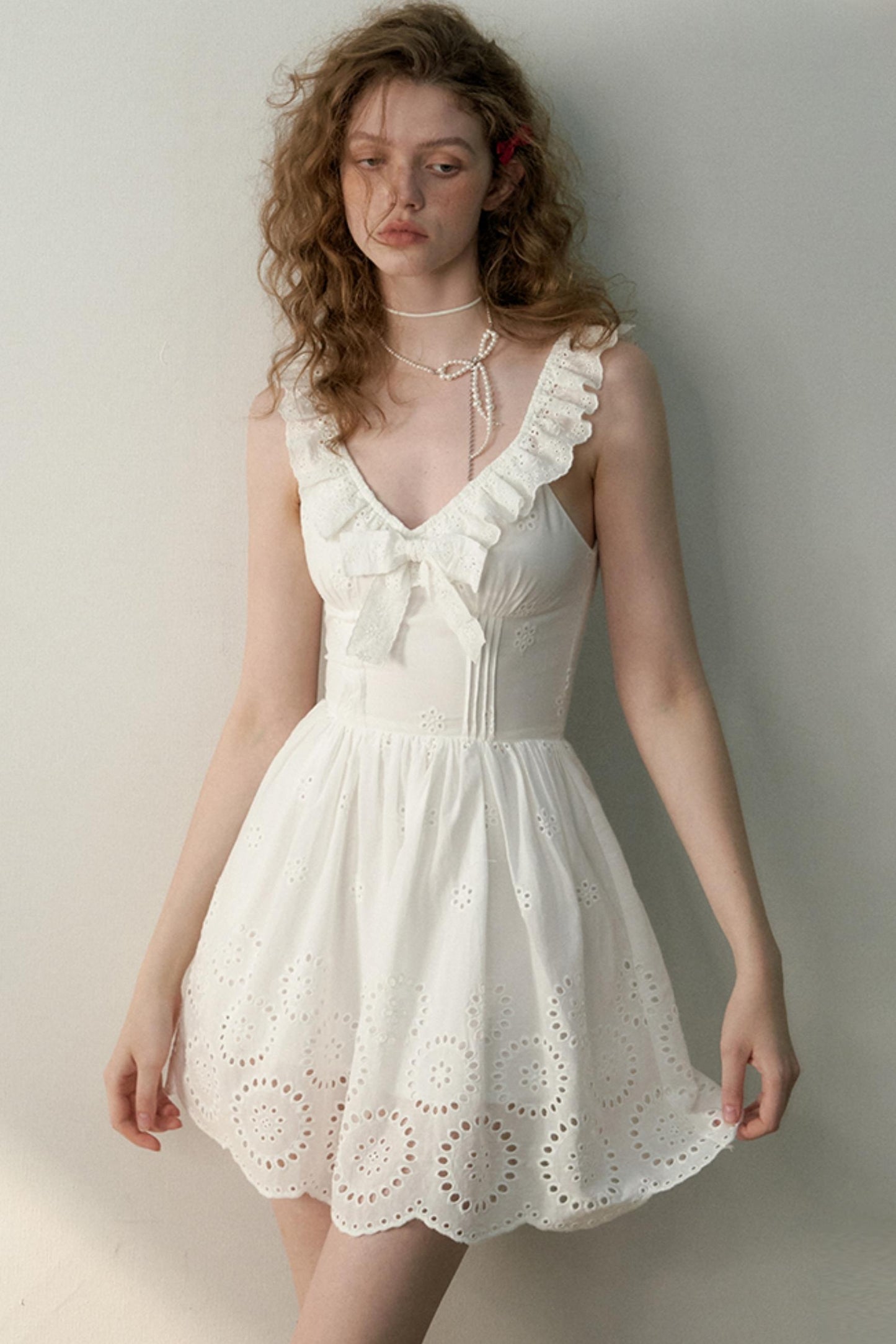 Elegance White V-Neck Ribbon Dress