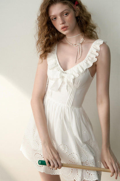 Elegance White V-Neck Ribbon Dress