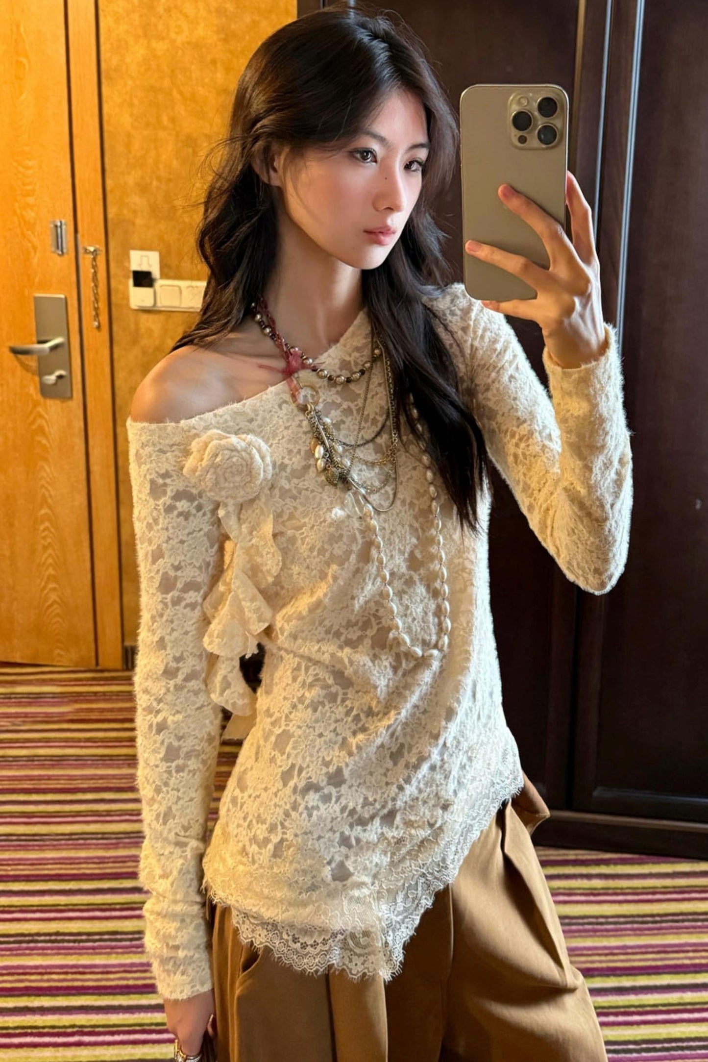 Retro Lace Long Sleeves Top