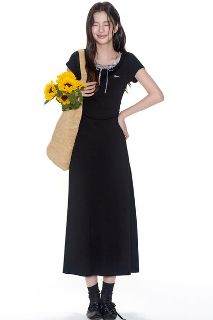 Schmal geschnittenes, einfarbiges, langes Kleid