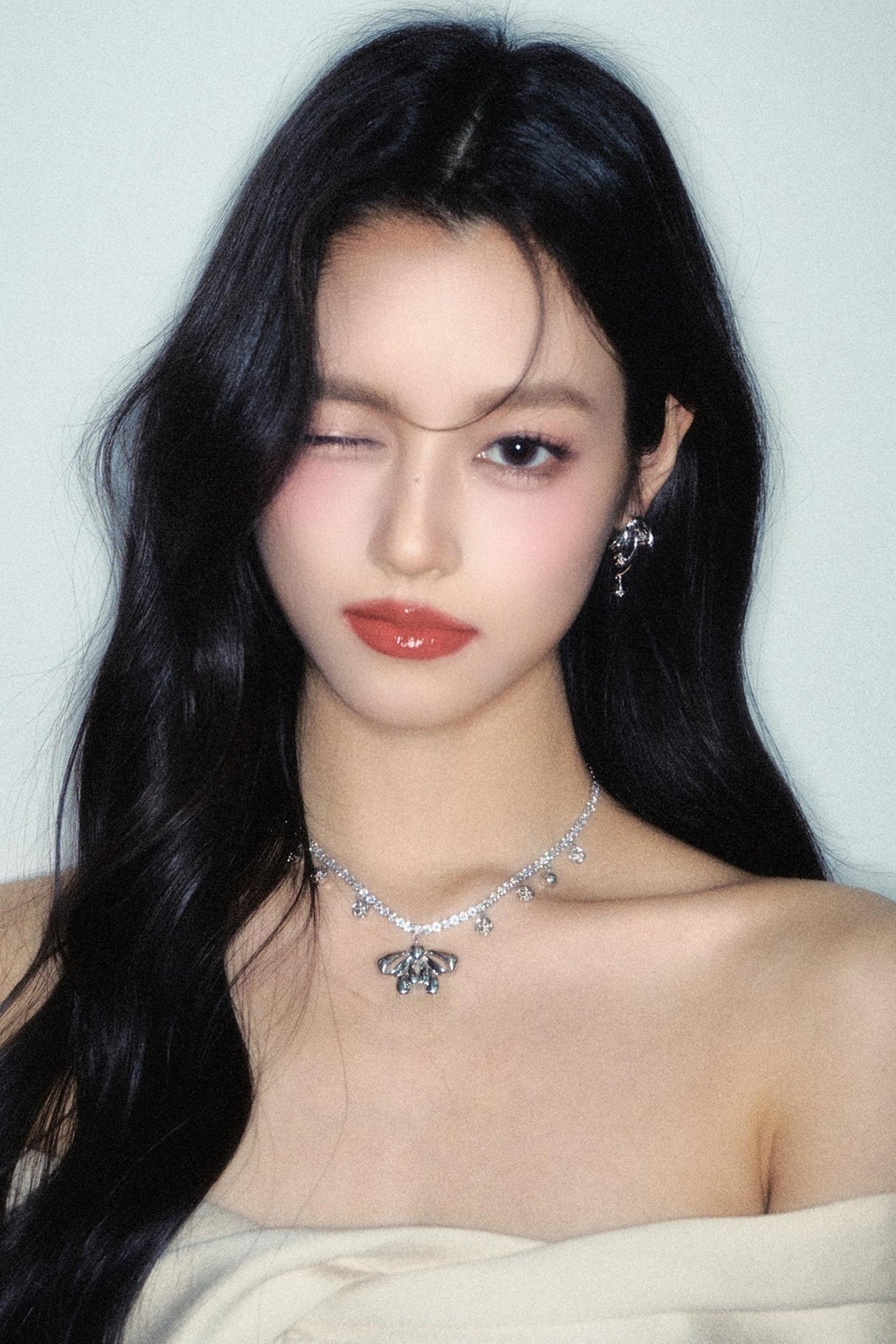 Zirconia Bow Necklace