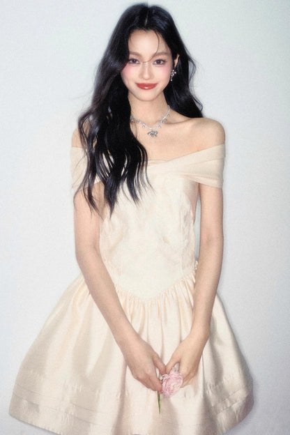 Zirconia Bow Necklace