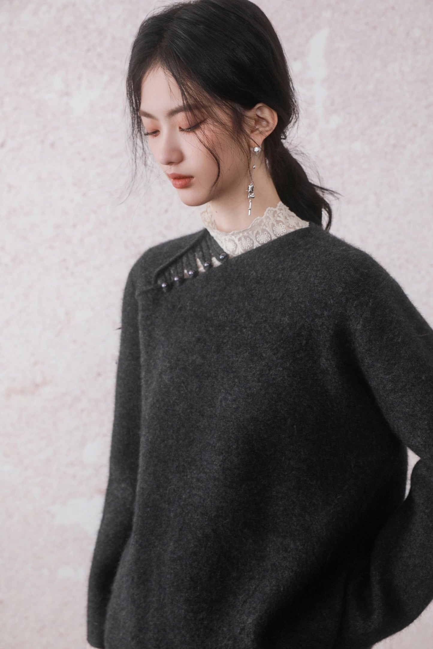 Lack Disc Buckle Sweater Top