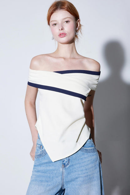 French Commuting One-Shoulder Plaid Top