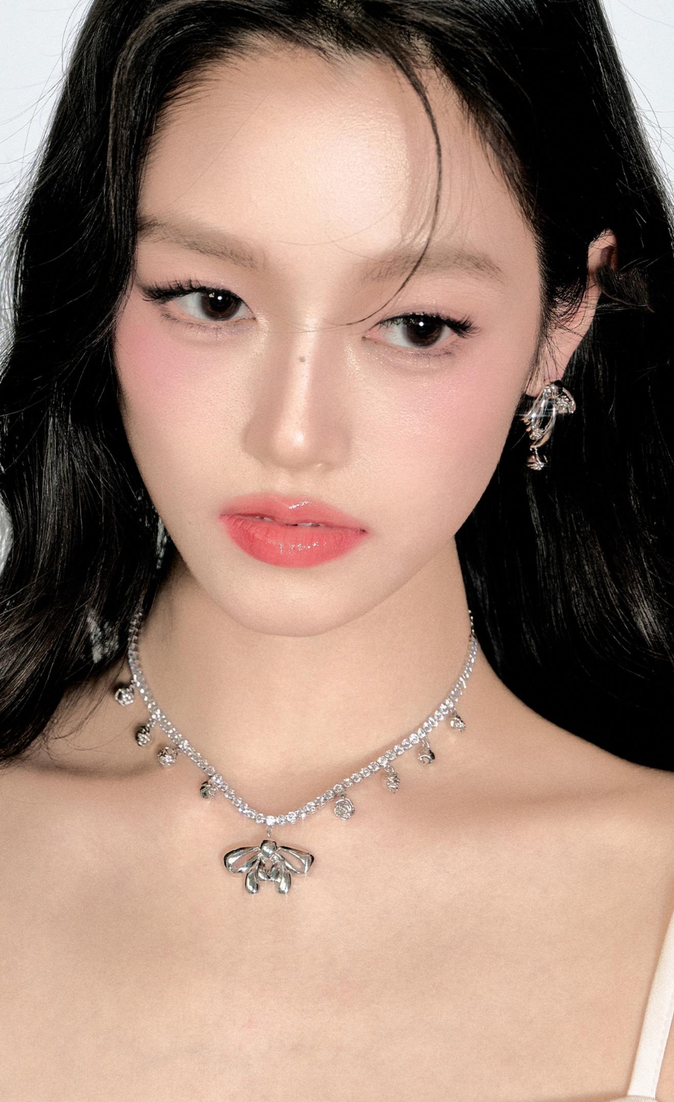 Zirconia Bow Necklace