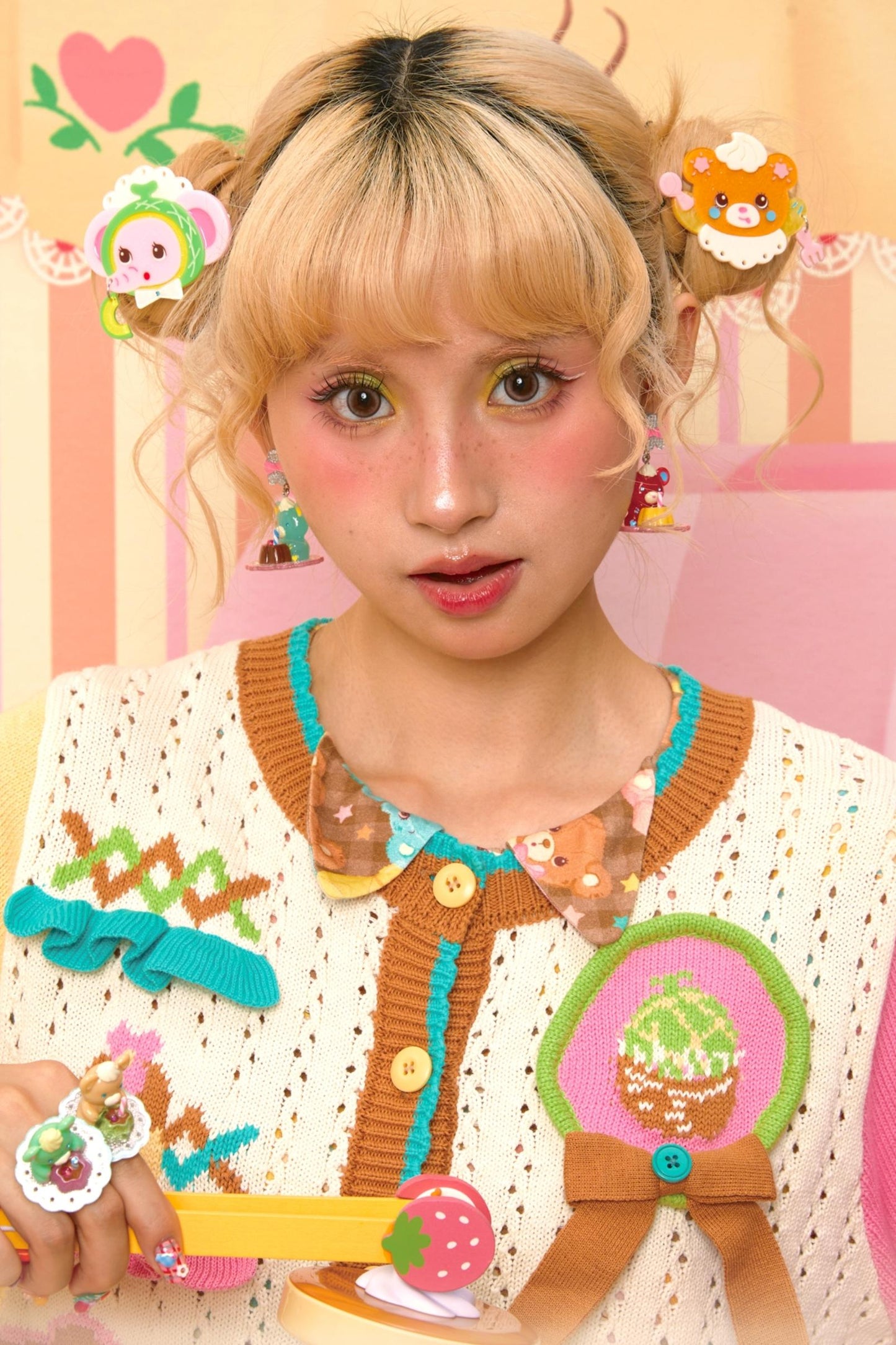 Honeydew Elephant Cream Acrylic Hairpin Edge Clip