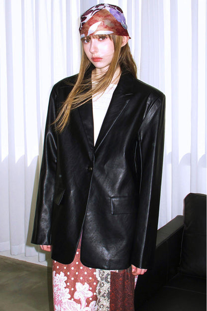 Glänzende gewaschene Lederjacke