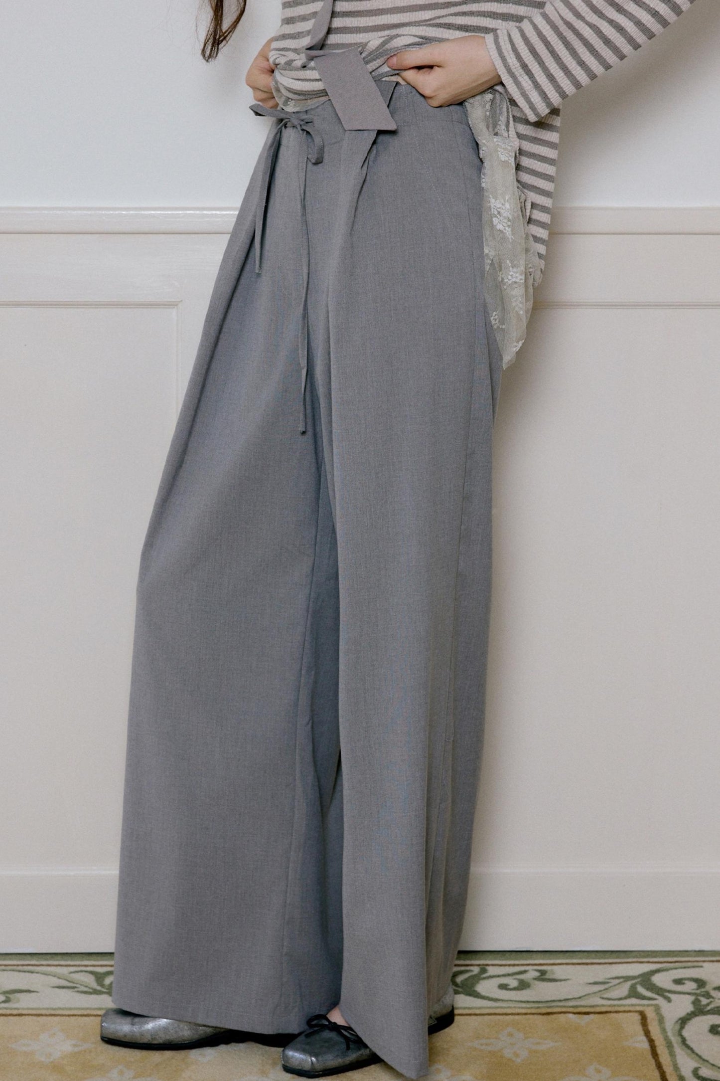Gray Loose-Fitting Wide-Leg Pants