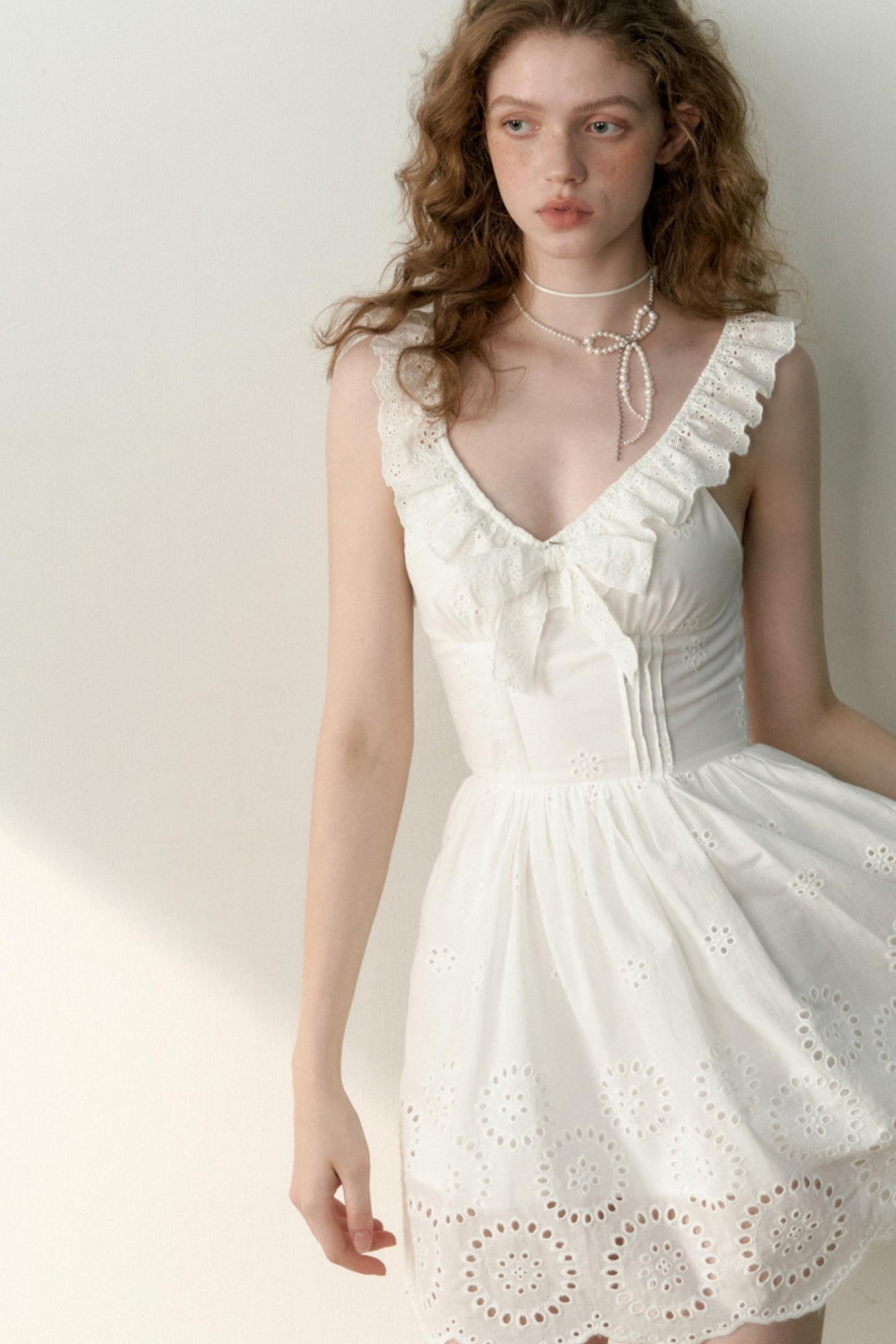 Elegance White V-Neck Ribbon Dress