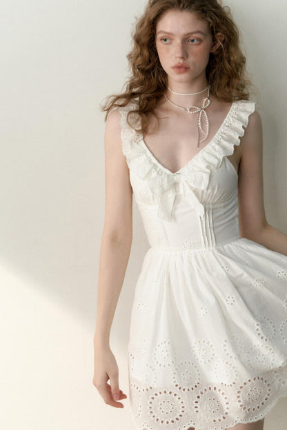 Elegance White V-Neck Ribbon Dress