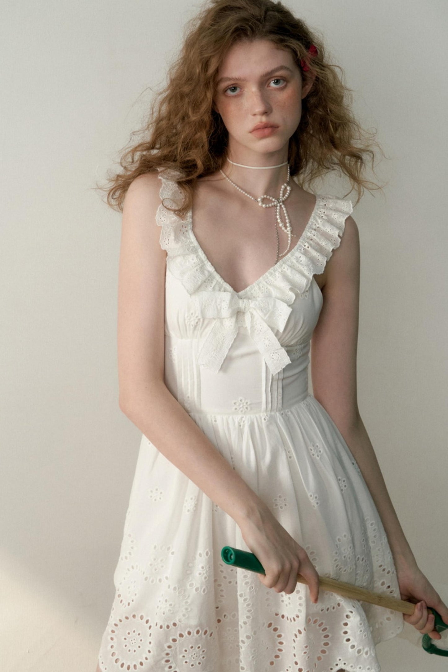 Elegance White V-Neck Ribbon Dress