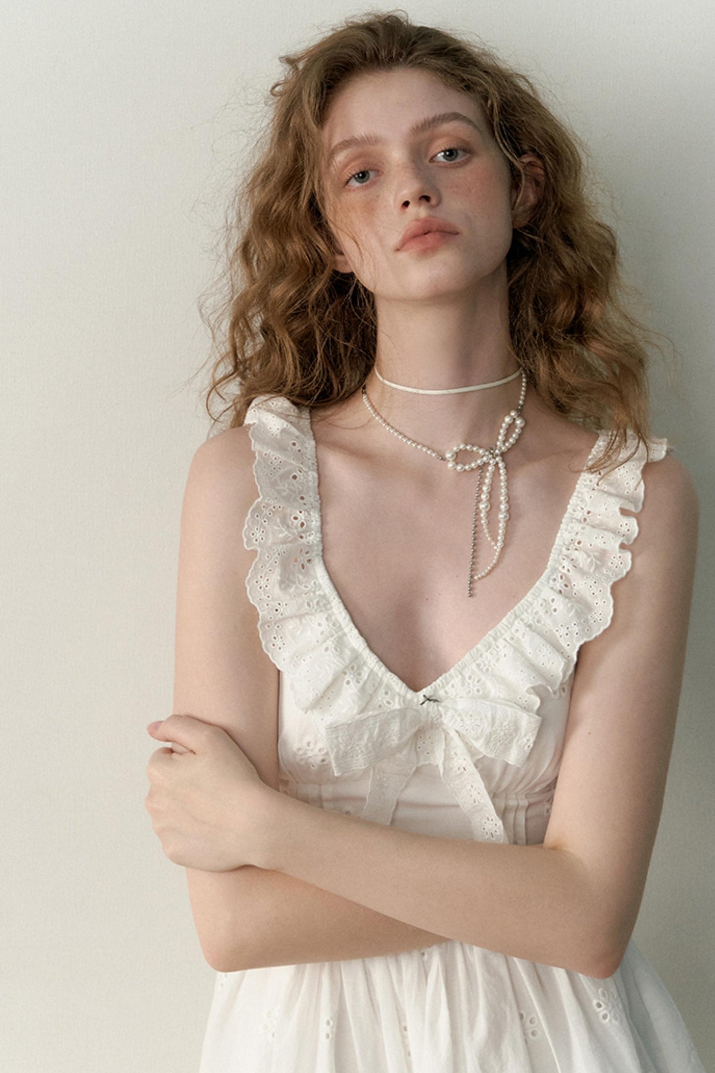 Elegance White V-Neck Ribbon Dress