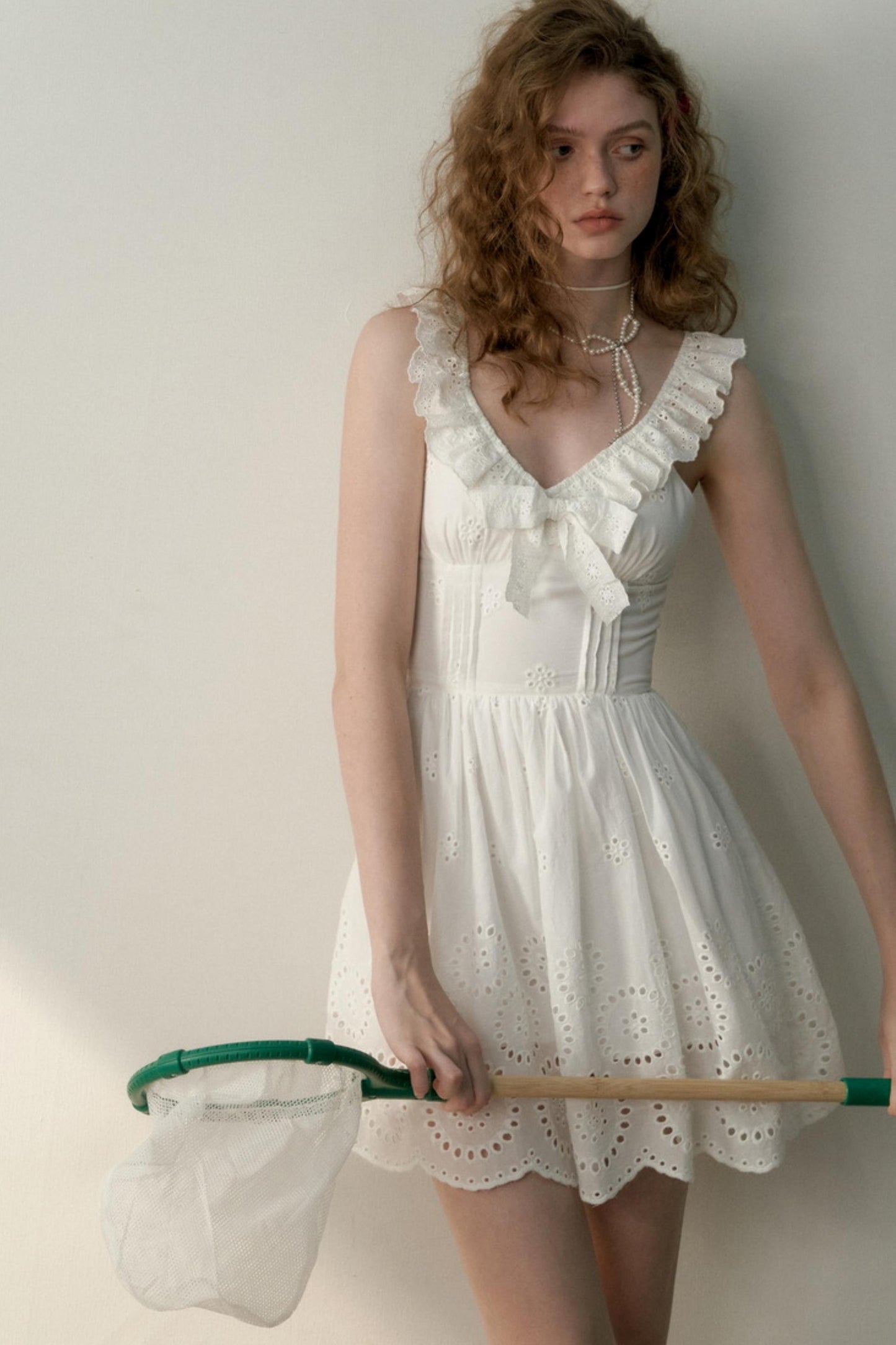 Elegance White V-Neck Ribbon Dress