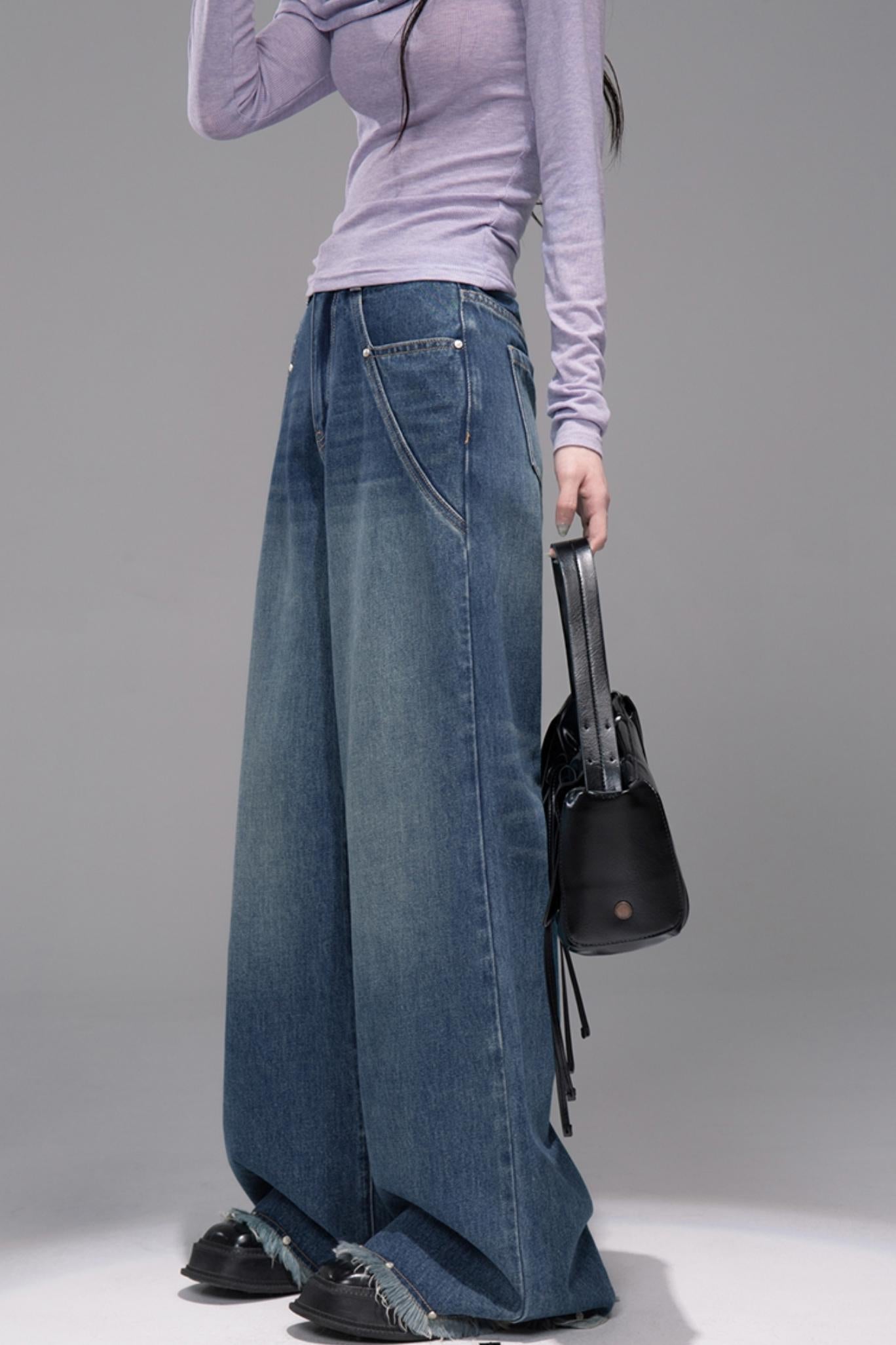 Diagonal Silhouette Long Sleeve Knit Top