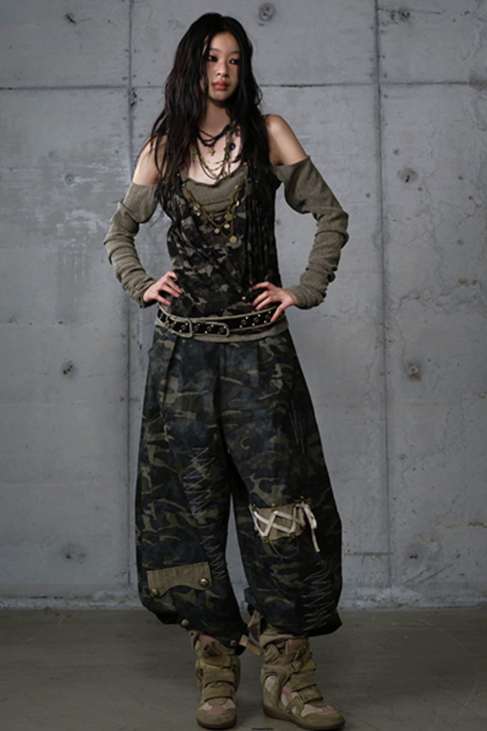 Leaky Shoulder Long Sleeve Top