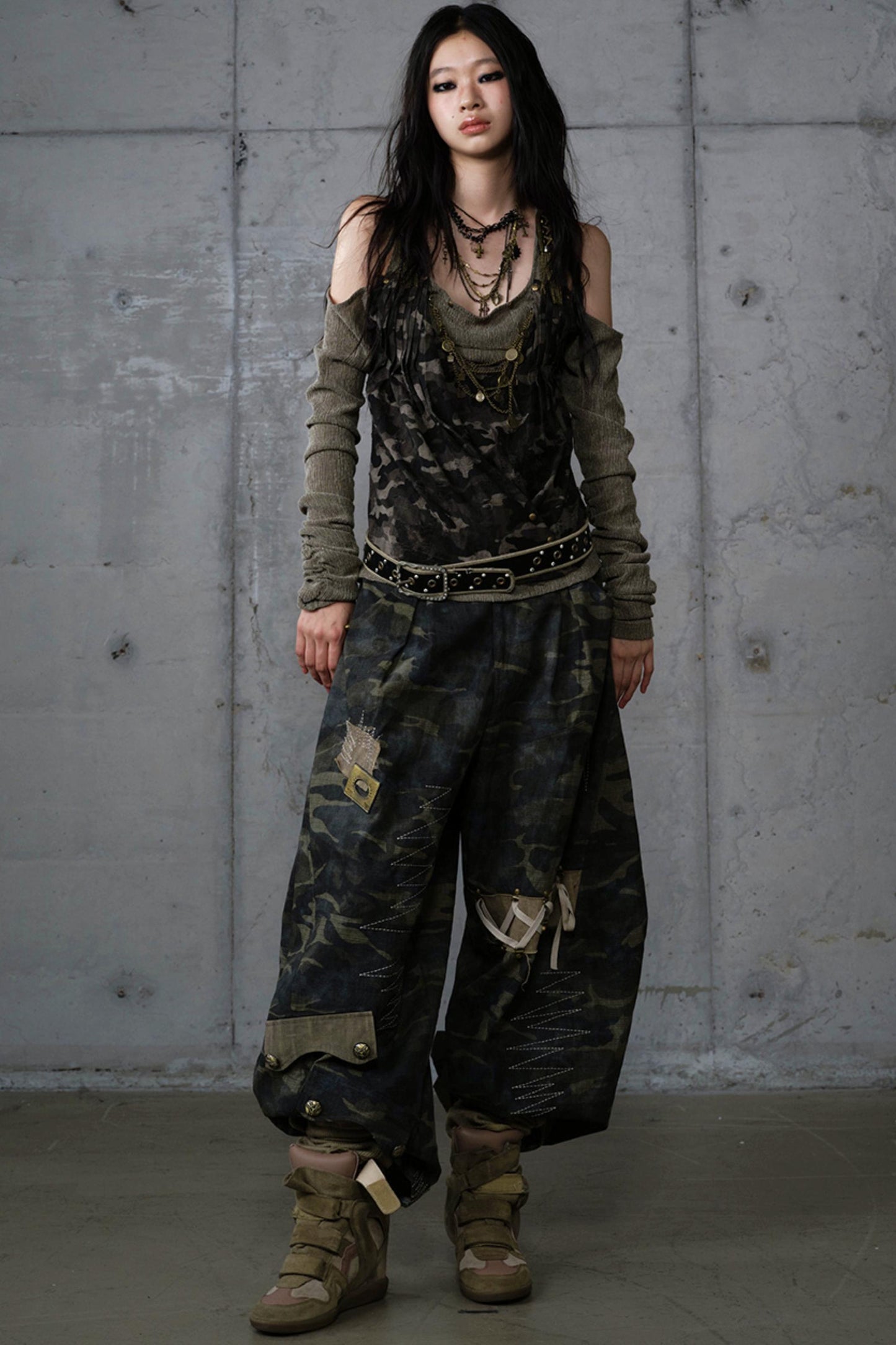 Leaky Shoulder Long Sleeve Top