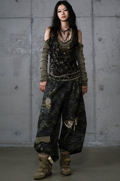 Leaky Shoulder Long Sleeve Top