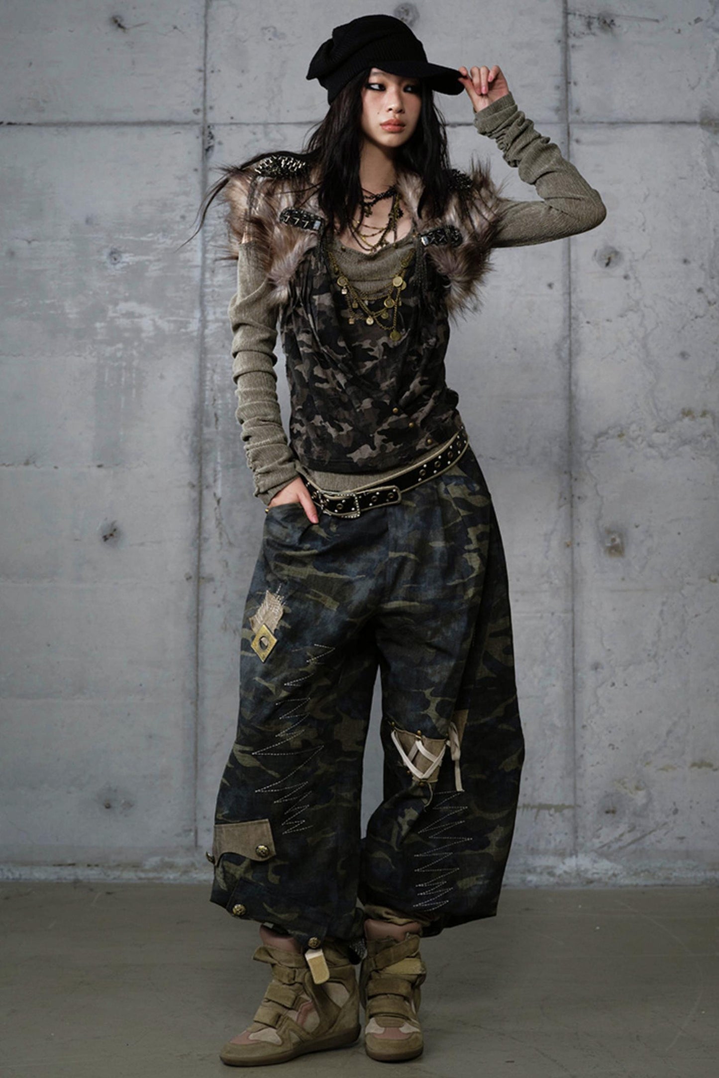 Leaky Shoulder Long Sleeve Top