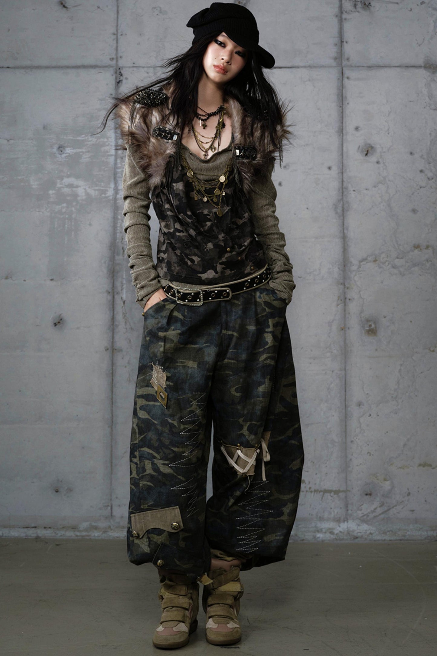 Leaky Shoulder Long Sleeve Top