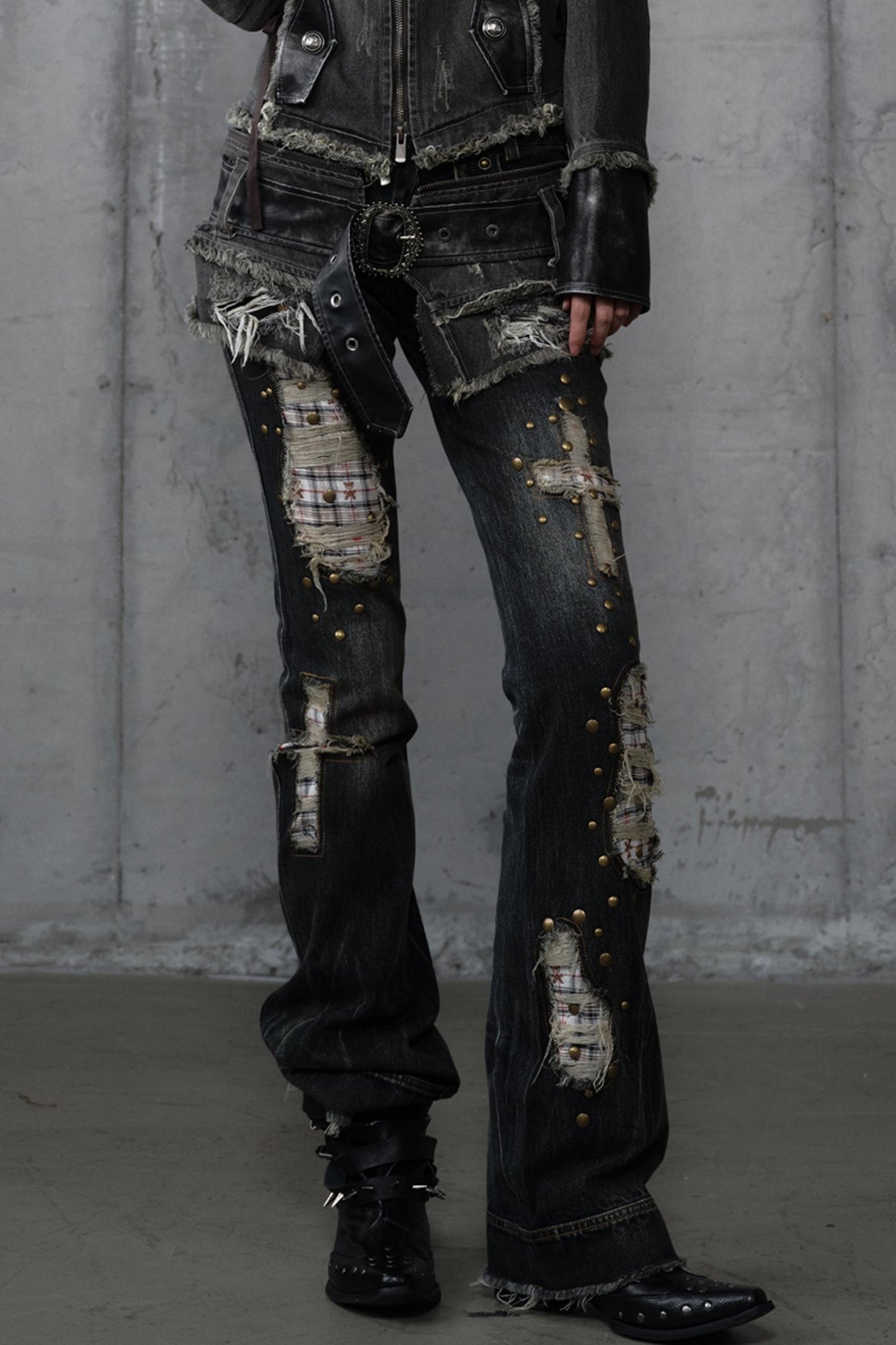 Distressed Straight Slim Jeans